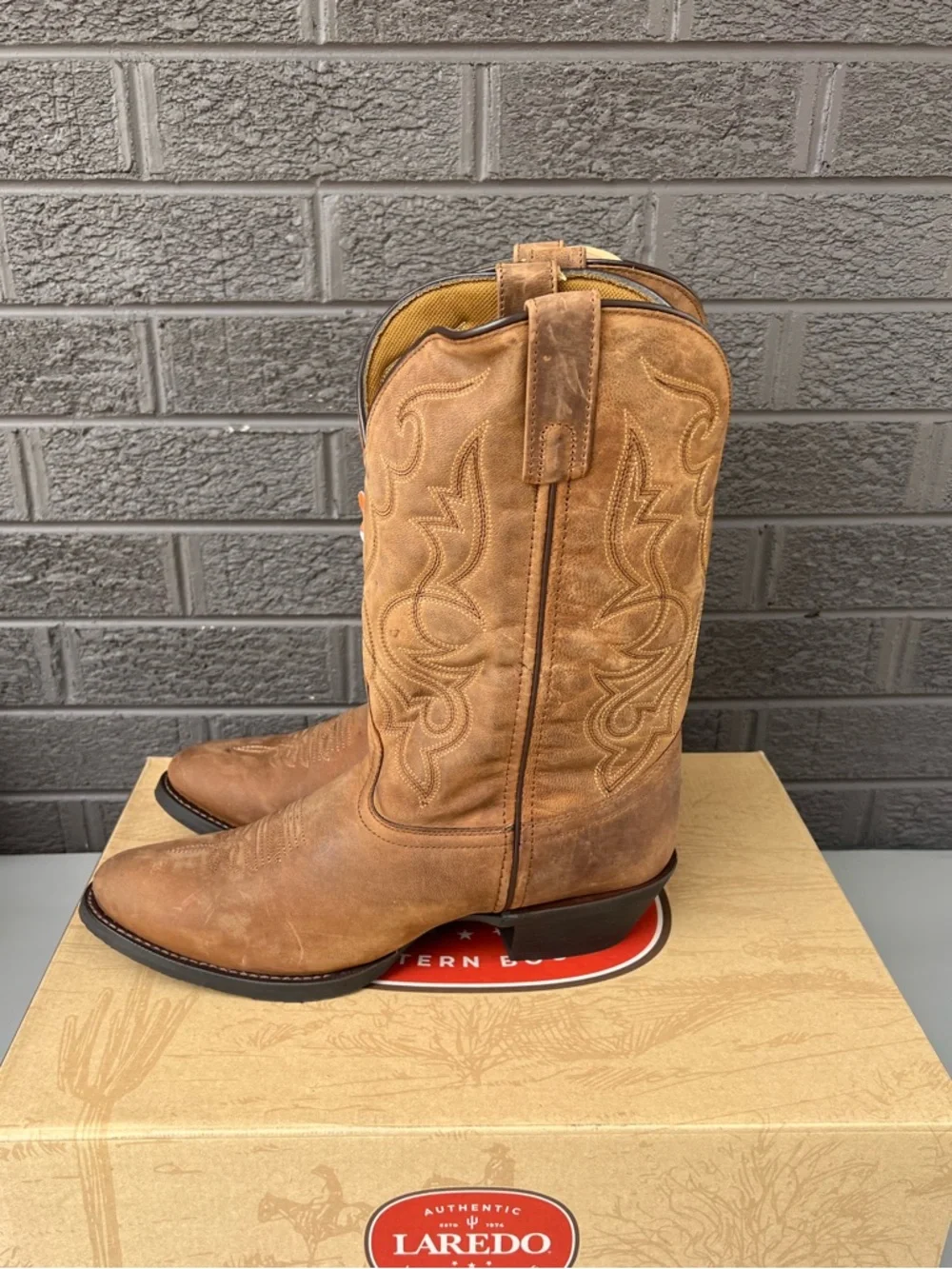 Laredo Women’s Distressed Western Boots Brown Leather Sz 11 W NWT